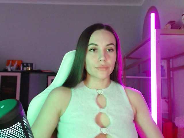 QWEENII's BongaCams show and profile