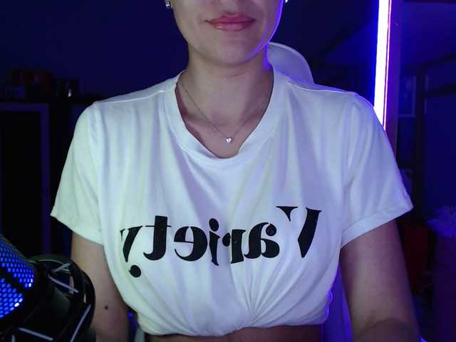 QWEENII's BongaCams show and profile