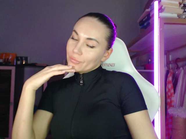 QWEENII's BongaCams show and profile