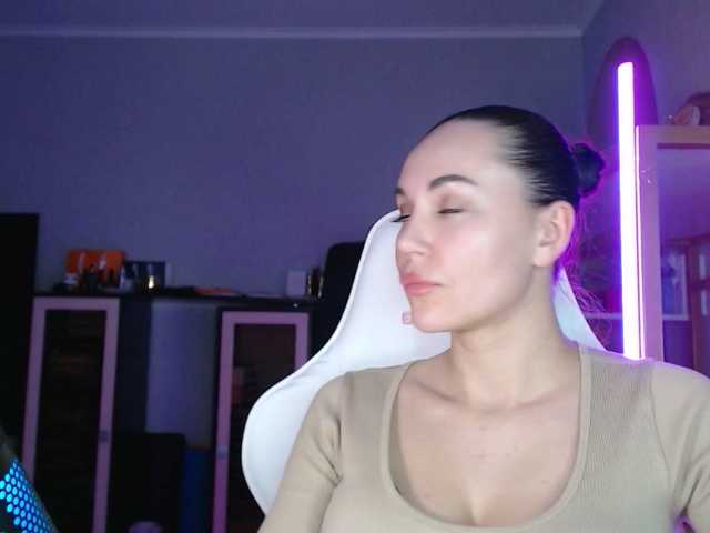 QWEENII's BongaCams show and profile