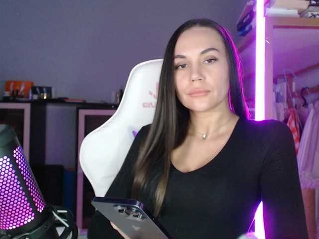 QWEENII's BongaCams show and profile