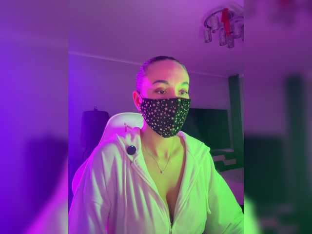 QWEENII's BongaCams show and profile