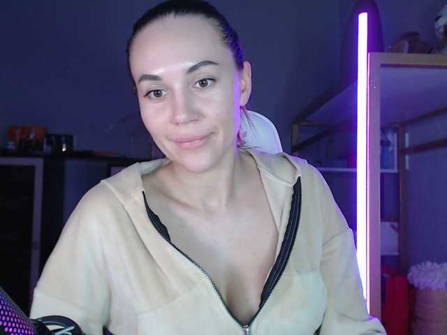 QWEENII's BongaCams show and profile