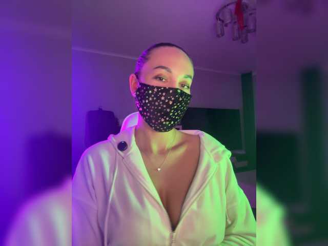 QWEENII's BongaCams show and profile