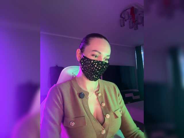 QWEENII's BongaCams show and profile