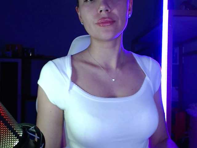 QWEENII's BongaCams show and profile