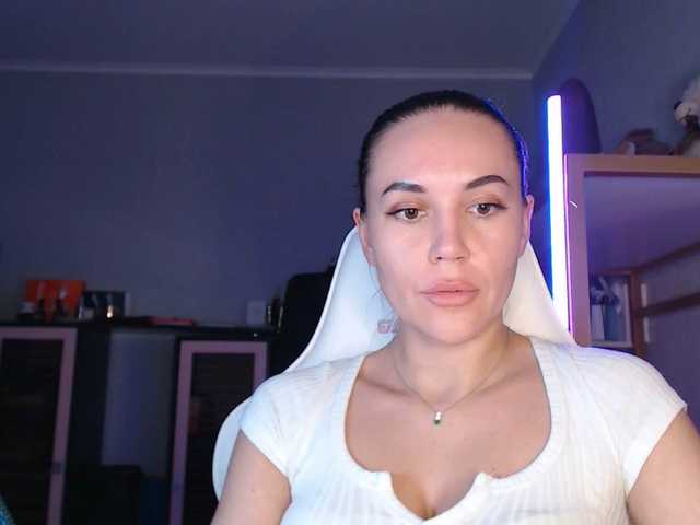 QWEENII's BongaCams show and profile