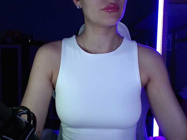 QWEENII's BongaCams show and profile