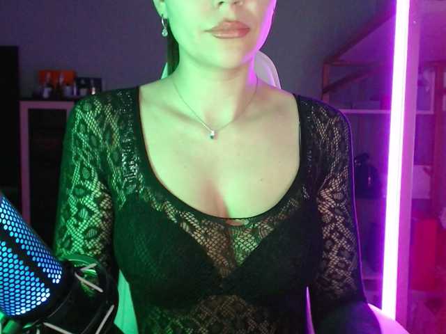 QWEENII's BongaCams show and profile