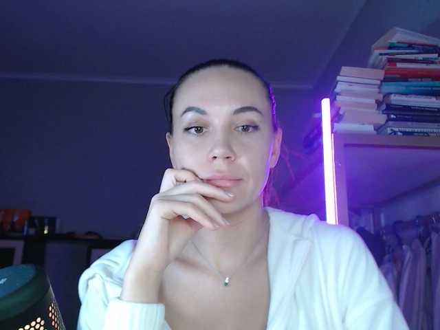 QWEENII's BongaCams show and profile