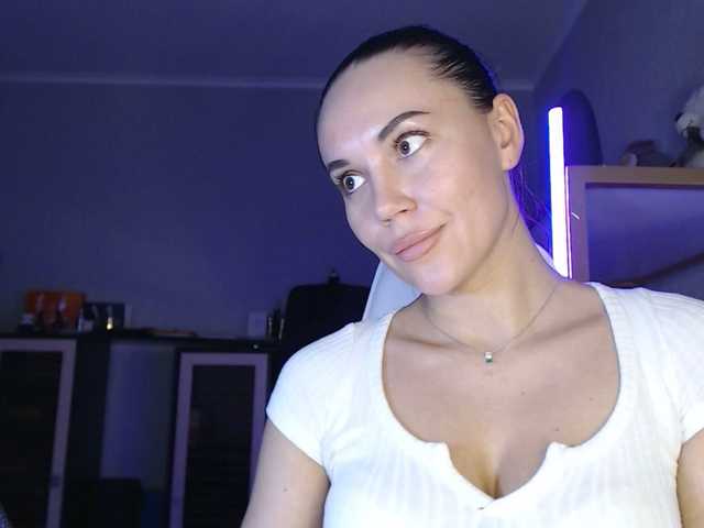 QWEENII's BongaCams show and profile