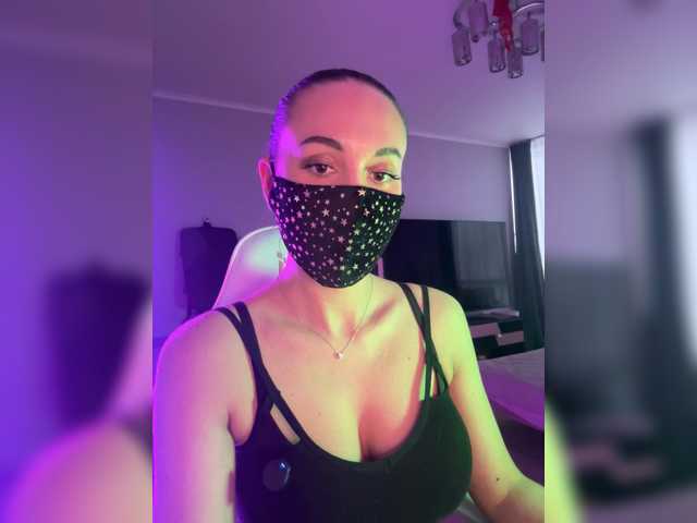 QWEENII's BongaCams show and profile