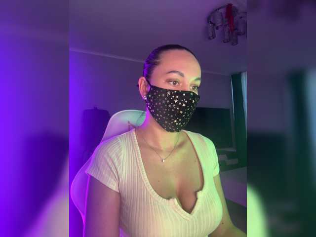 QWEENII's BongaCams show and profile