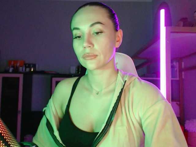QWEENII's BongaCams show and profile