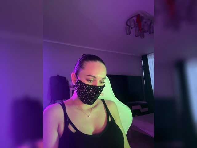 QWEENII's BongaCams show and profile