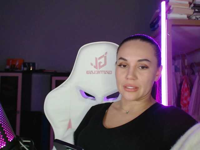 QWEENII's BongaCams show and profile