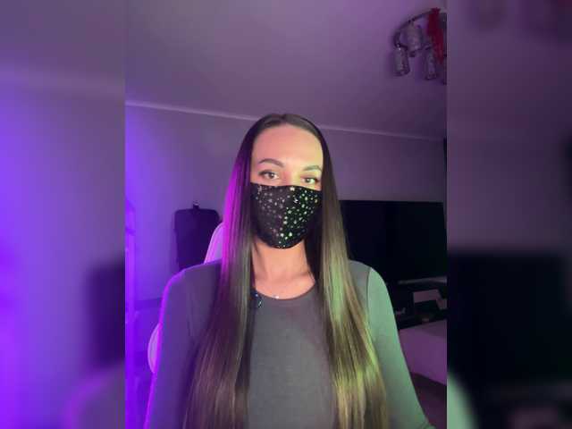 QWEENII's BongaCams show and profile