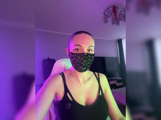 QWEENII's BongaCams show and profile