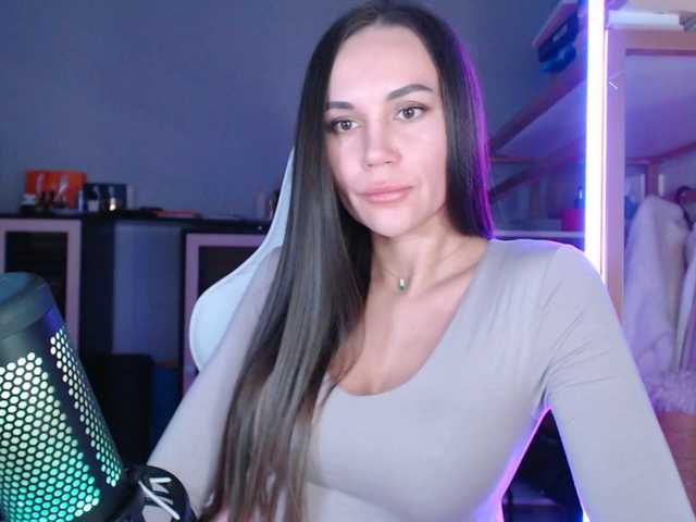 QWEENII's BongaCams show and profile