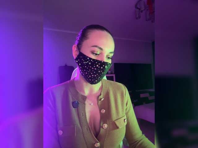 QWEENII's BongaCams show and profile