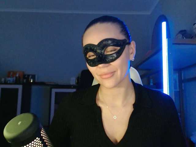 QWEENII's BongaCams show and profile