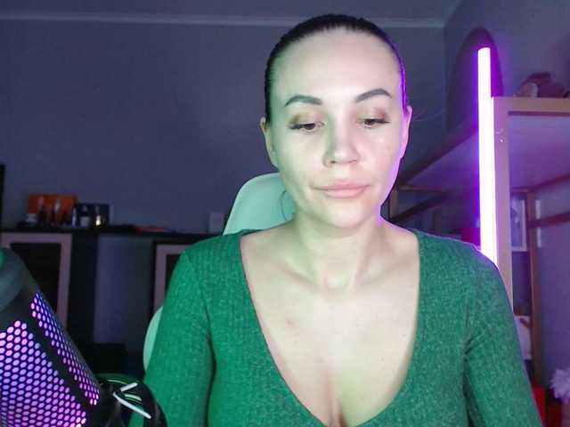 QWEENII's BongaCams show and profile