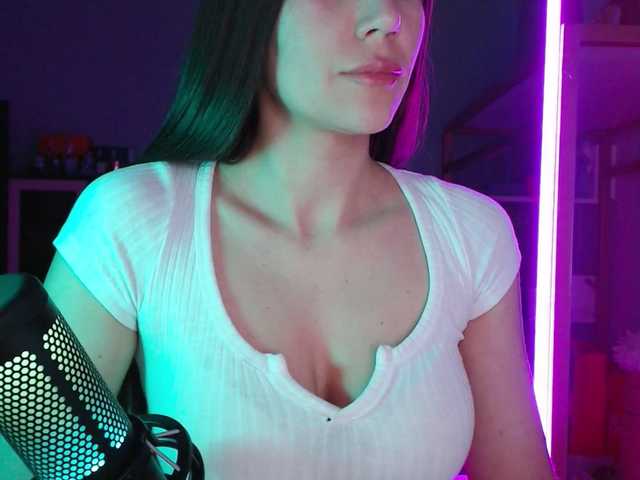 QWEENII's BongaCams show and profile
