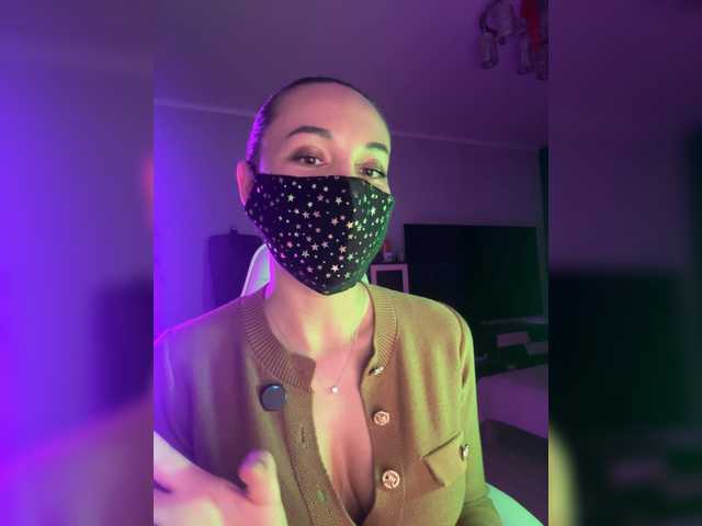 QWEENII's BongaCams show and profile