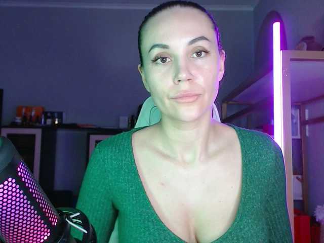 QWEENII's BongaCams show and profile
