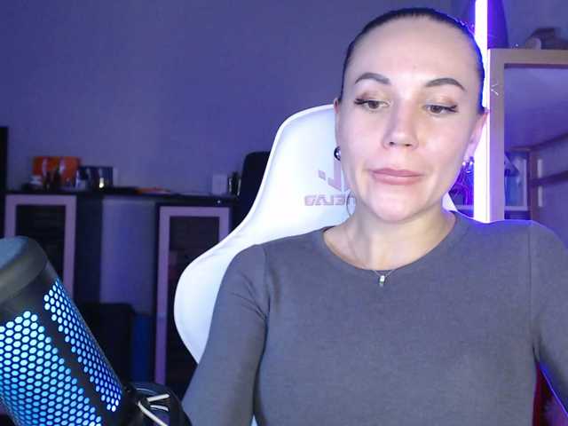 QWEENII's BongaCams show and profile