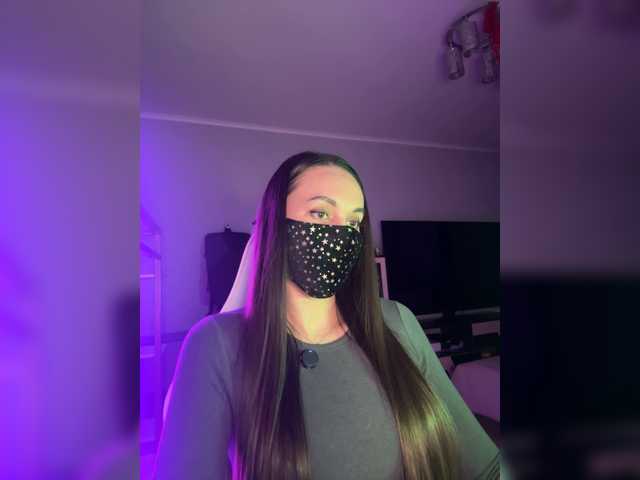 QWEENII's BongaCams show and profile