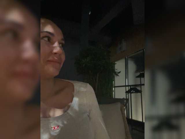 QWEENII's BongaCams show and profile