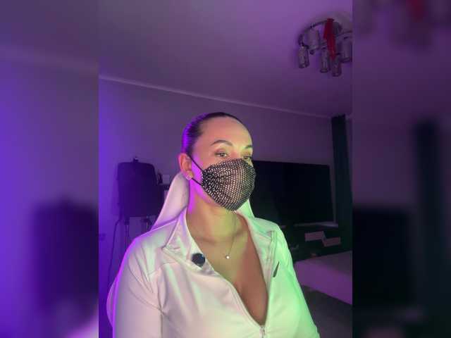 QWEENII's BongaCams show and profile