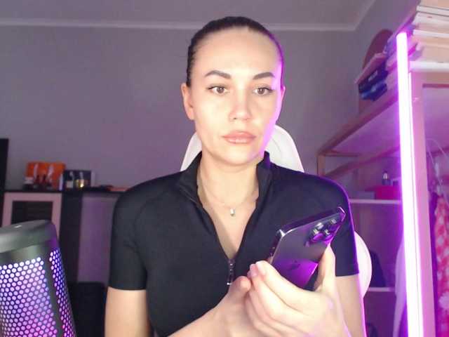 QWEENII's BongaCams show and profile