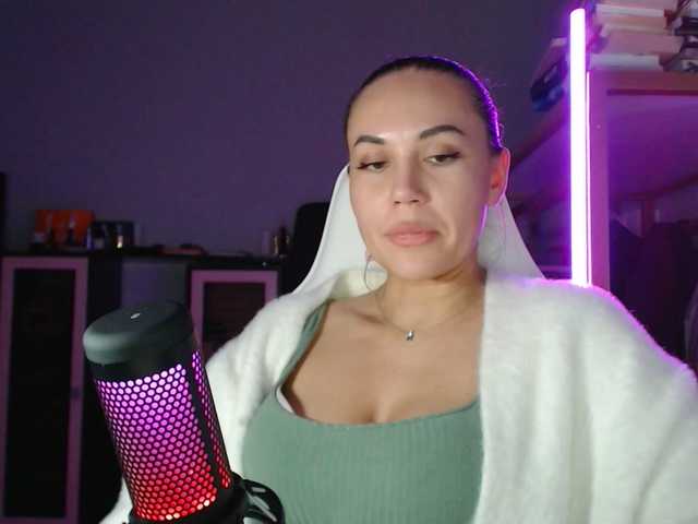 QWEENII's BongaCams show and profile