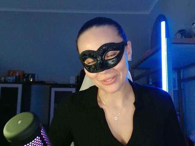 QWEENII's BongaCams show and profile