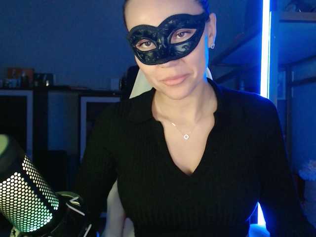 QWEENII's BongaCams show and profile