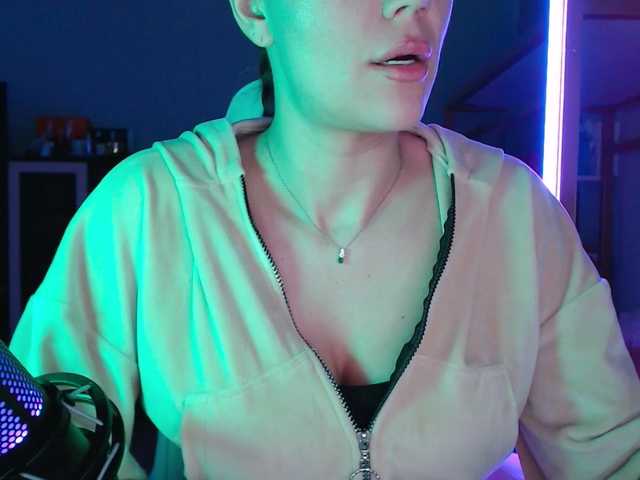 QWEENII's BongaCams show and profile