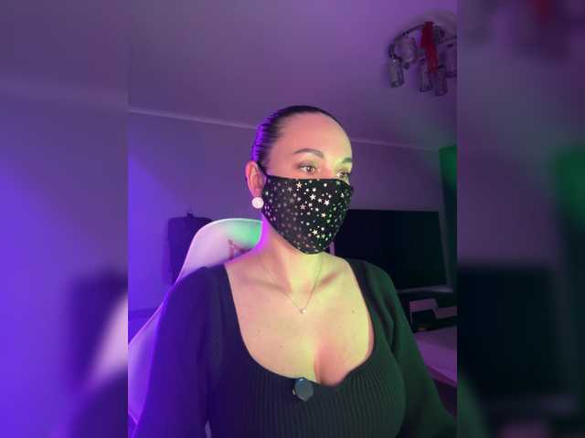 QWEENII's BongaCams show and profile