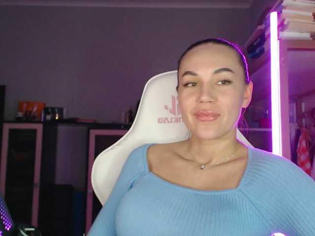 QWEENII's BongaCams show and profile