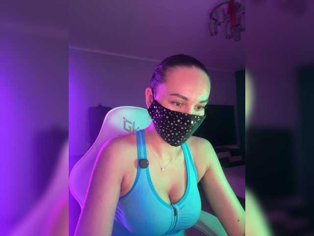 QWEENII's BongaCams show and profile