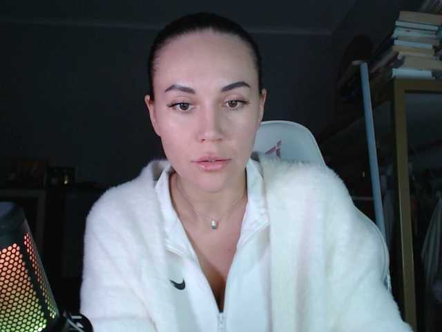 QWEENII's BongaCams show and profile