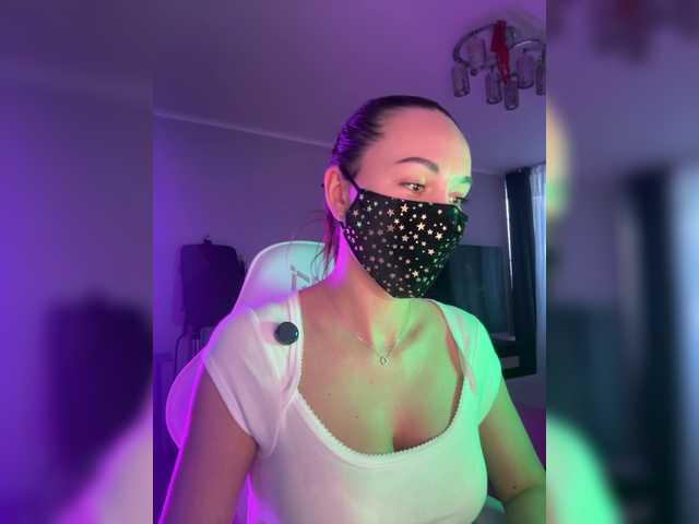 QWEENII's BongaCams show and profile