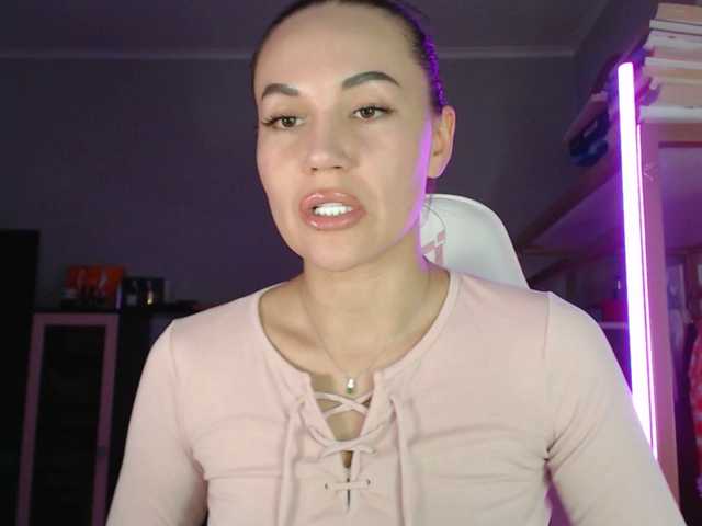 QWEENII's BongaCams show and profile