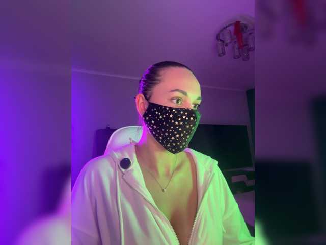 QWEENII's BongaCams show and profile