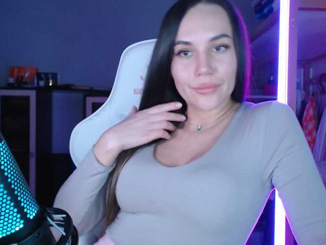 QWEENII's BongaCams show and profile