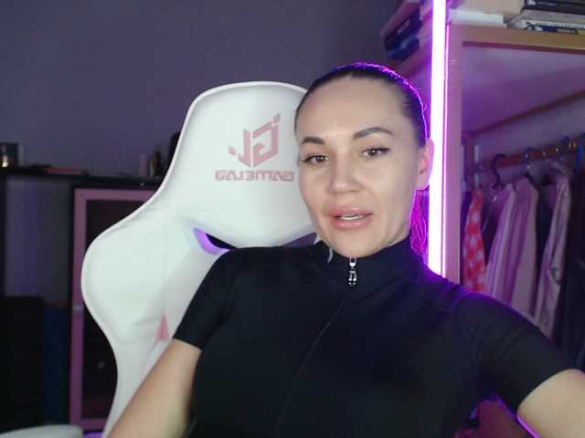 QWEENII's BongaCams show and profile