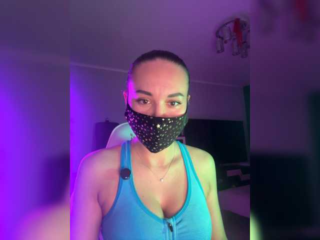 QWEENII's BongaCams show and profile