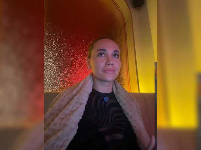 QWEENII's BongaCams show and profile