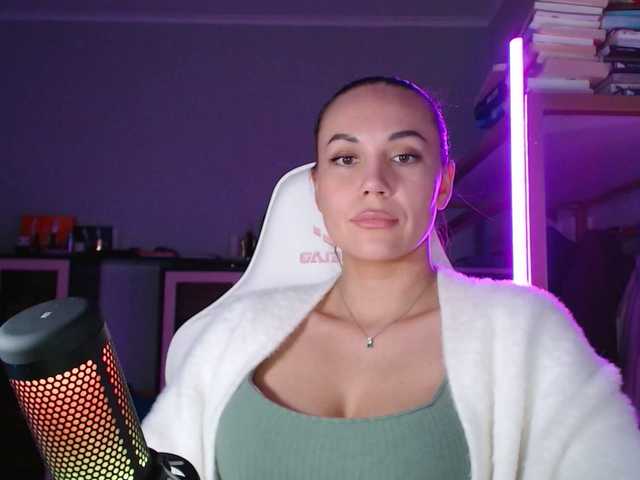QWEENII's BongaCams show and profile